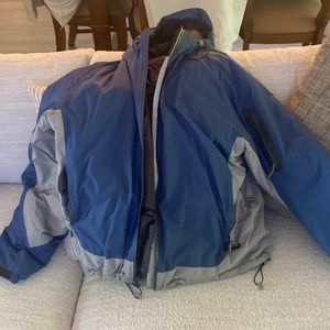 EASTERN MOUNTAIN SOORTS WINTER JACKET XL. COLOR BLUE HARDLY USED CLEAN